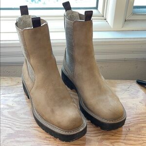 Sam Edelman Tan Chelsea Boots Chunky Black Sole Detail 9
